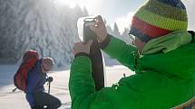 Skialpinisté v Krkonoších a Orlických horách.