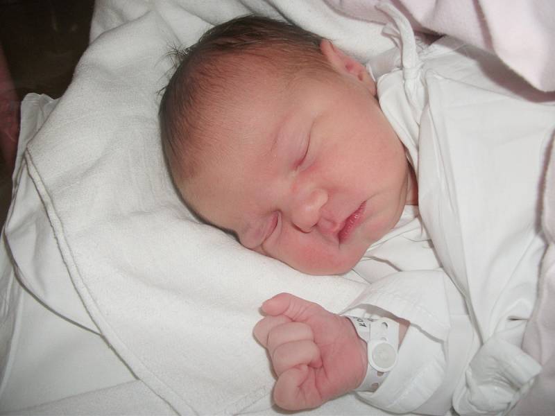 ANEŽKA KOPECKÁ se narodila 2. prosince v 10.08 hodin rodičům Ince Faltusové a Janu Kopeckému z Olešnice. Po narození vážila 3,95 kg a měřila 54 cm. Doma se na Anežku těšily Emička a Terezka. Tatínek to u porodu zvládal skvěle. 