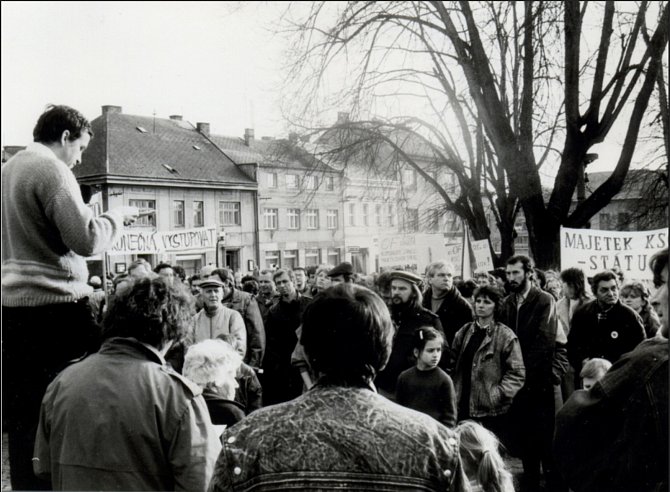 Listopad 1989 v Rychnově nad Kněžnou.