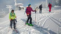 Skialpinisté v Krkonoších a Orlických horách.