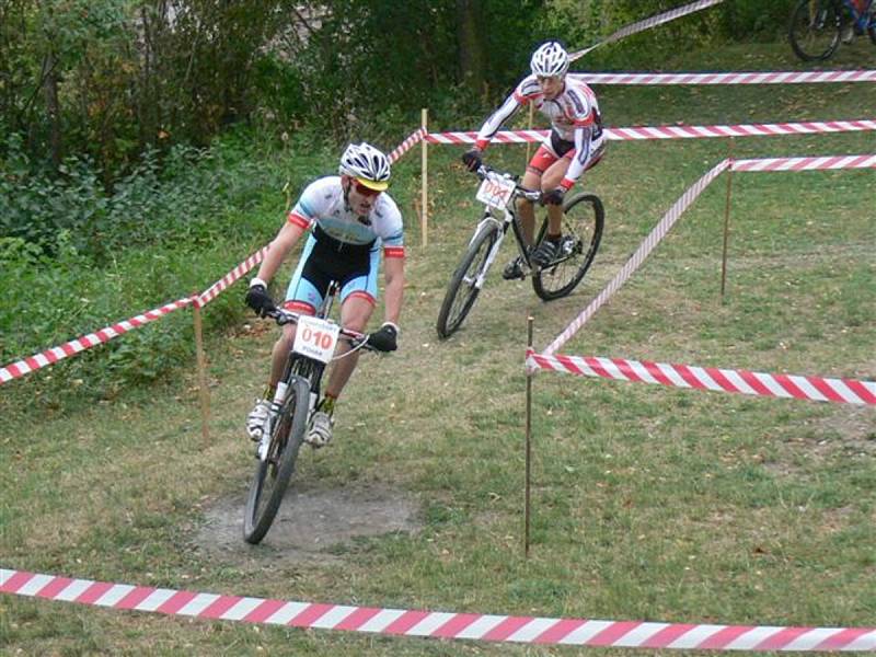 Finálového závodu ulicemi města Dobrušky se zúčastnilo osmdesát bikerů.