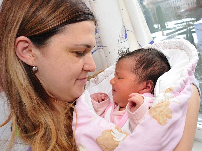 EMILY MAZÁNKOVÁ  poprvé uviděla svět 6. ledna ve 2.55 hodin. Radují se z ní rodiče Tereza a Martin i sestra Victorie ze Záměle. Po narození holčička vážila 4,50 kg. 