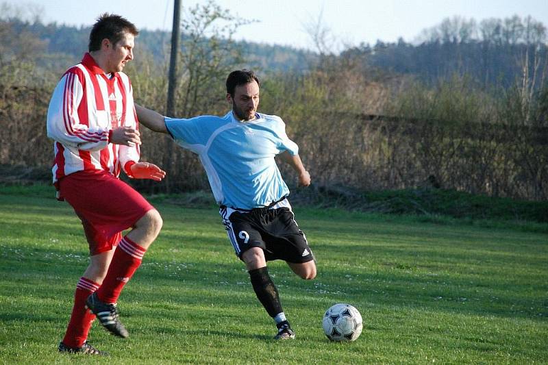 Z utkání krajské I. B třídy AFK Častolovice - Start Ohnišov (4:3). 