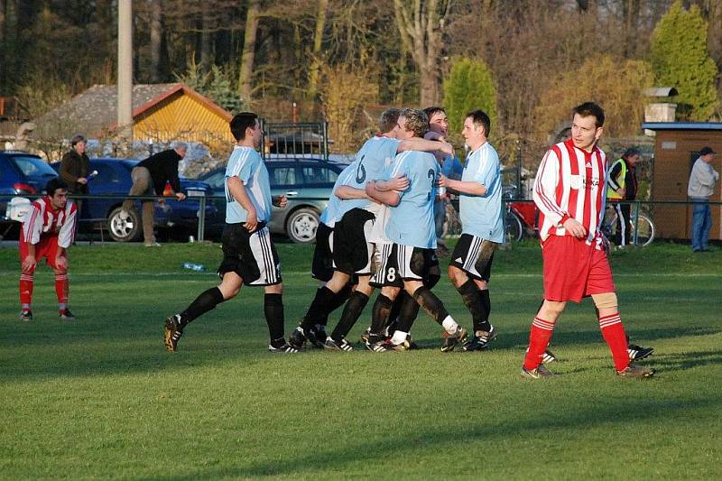 Z utkání krajské I. B třídy AFK Častolovice - Start Ohnišov (4:3). 