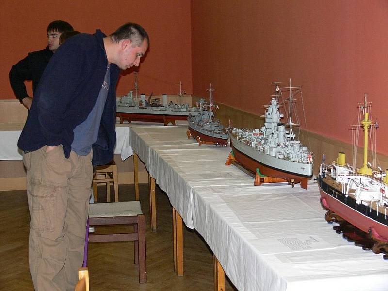 Výstava modelů lodí ve Weldis Sporthotelu. 