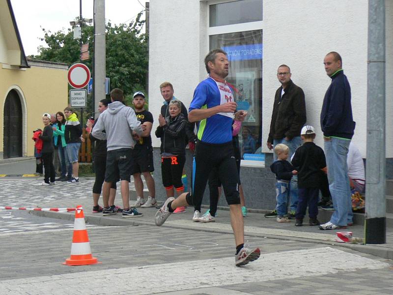 Premiérového běhu Dobruškou se zúčastnila stovka běžců a běžkyň. 