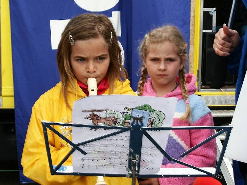 Kateřina Sýkorová a Kateřina Kubíčková zahrály na akci překrásně na flétnu.