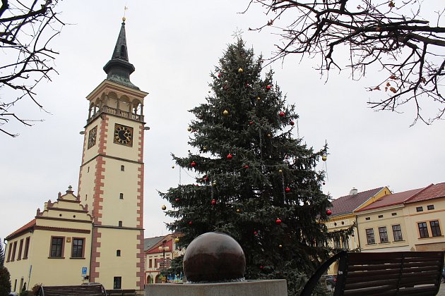 I loni se Dobruška pyšnila krásným vánočním stromem.