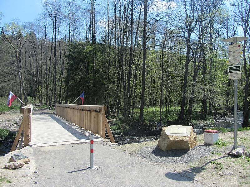 Hraniční most pro pěší a cyklisty v Neratově. Foto: Deník/Jana Kotalová