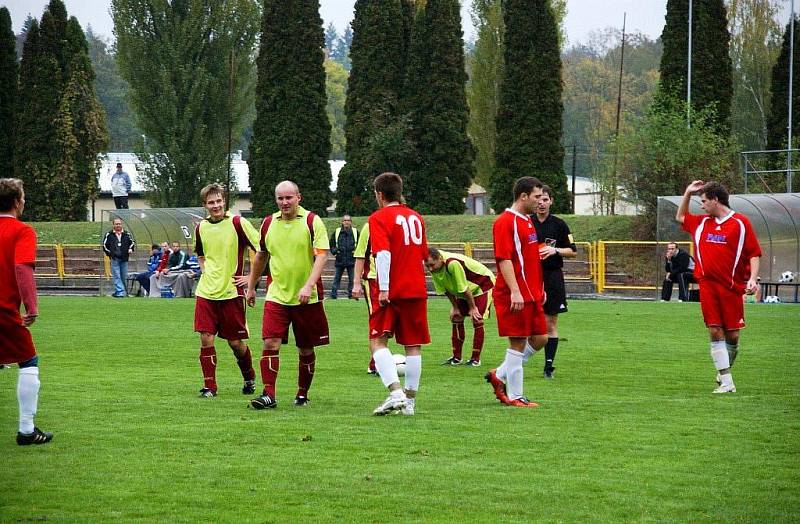 Z utkání krajské I. A třídy TJ Dobruška - Jiskra Jaroměř (5:0).