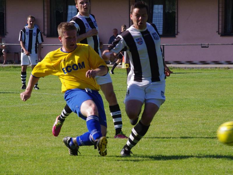  Fotbalisté Českého Meziříčí završili úspěšné tažení do I. A třídy ziskem tří bodů v Doudlebách nad Orlicí.