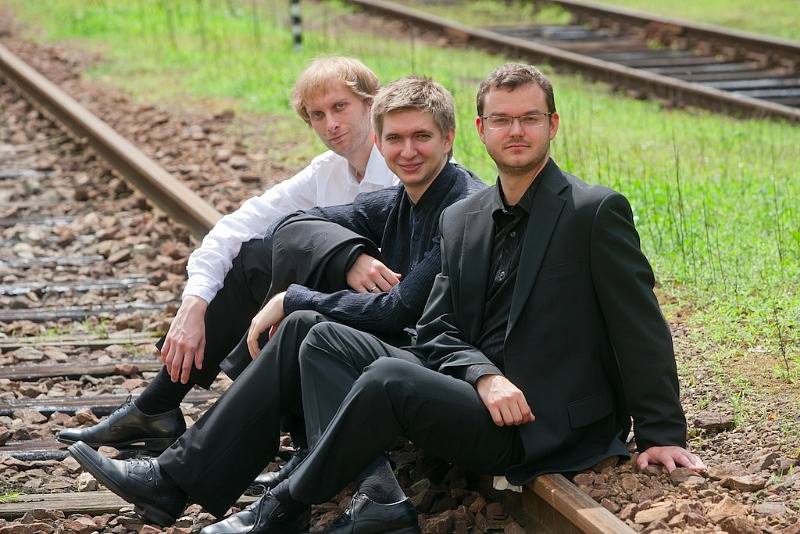 DVOŘÁKOVO TRIO. Zleva Ivo Kahánek, Tomáš Jamník a Jan Fišer.