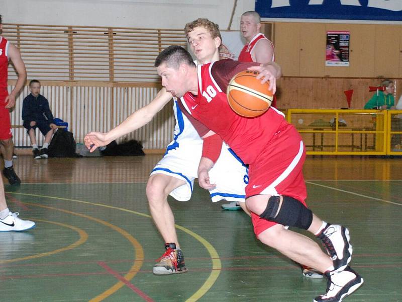 Basketbalisty Týniště čeká v semifinále play off Nová Paka