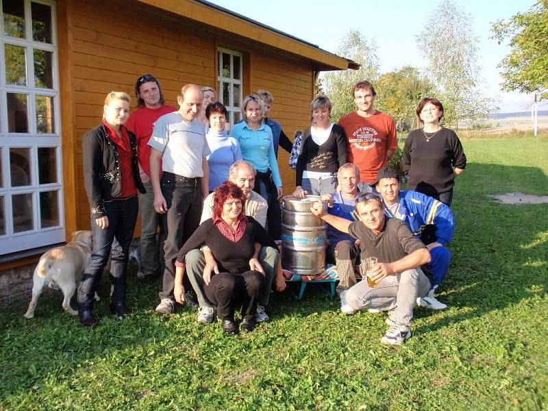 Vítěz letní grilovací soutěže Petr Kafka z Rájce si jako výhru odvezl sud piva Rychtář. Samotnou výhru pak náležitě oslavil po boku přátel a známých.