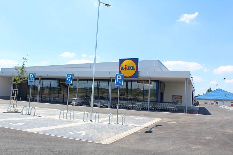 V pondělí 21. června zahajuje v Dobrušce provoz Lidl.