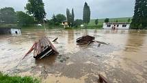 Déšť způsobil v Kostelci nad Orlicí na Rychnovsku záplavy. Foto: Petr Poláček