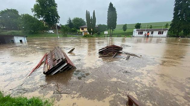 Déšť způsobil v Kostelci nad Orlicí na Rychnovsku záplavy. Foto: Petr Poláček