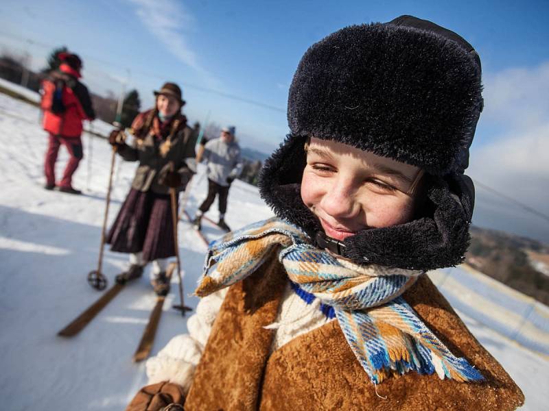 Mistrovství České republiky v historickém lyžování se vydařilo. Soutěžilo více než 100 závodníků.