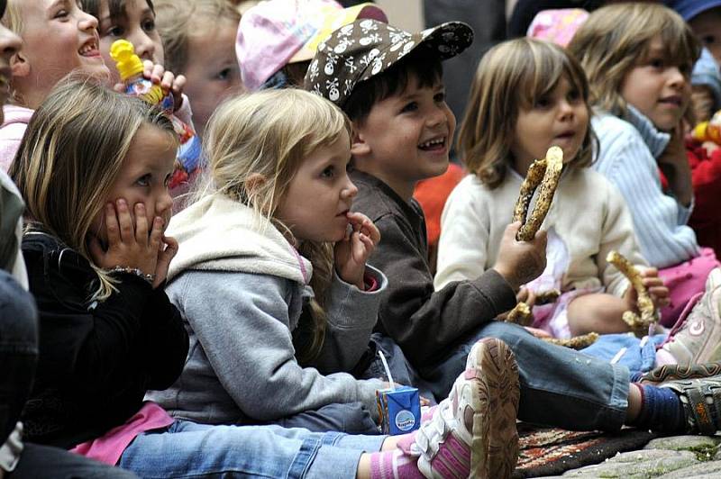 Festival potomků loutkáře Matěje Kopeckého na zámku v Potštejně.