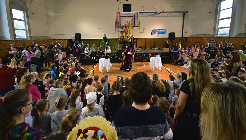 Dětský maškarní karneval v Týništi nad Orlicí.