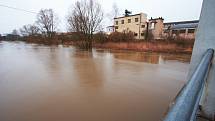 Rozvodněná řeka Orlice v Týništi nad Orlicí (Rychnovsko) 6. března 2009.