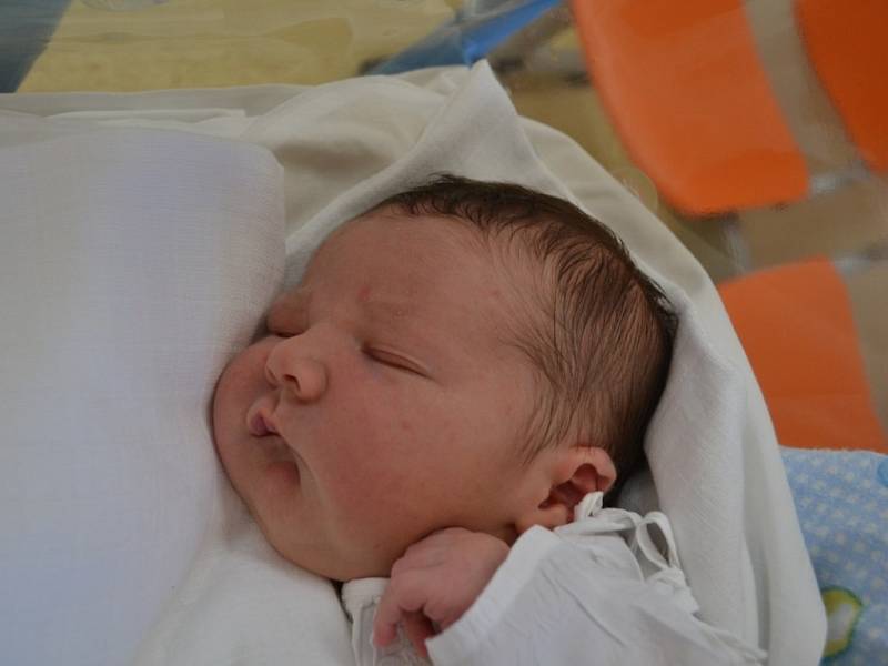 JAKUB ŠEFL  se narodil17. května ve 12:50 mamince Veronice Hostinské a tatínkovi Jakubovi Šeflovi z Hraštic. Chlapeček vážil 4300 gramů a měřil 54 cm. Tatínek byl u porodu prvního dítěte oporou.