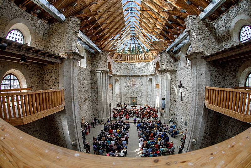 Jedinečný koncert Novoměstské filharmonie v jedinečném prostředí v Neratově korunoval celostátní akci ZUŠ Open.