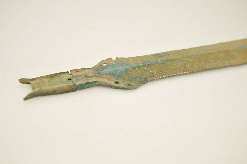Snímek nalezeného bronzového meče.