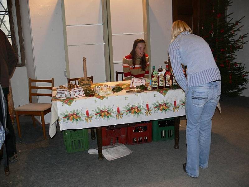 Vánoční jarmark v Pelclově divadle a na zámku v Rychnově nad Kněžnou. 