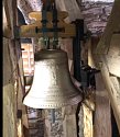 Na věž kostela v Orlickém Záhoří se vrátil zvon.
