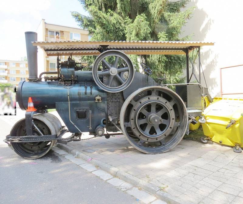 Demoliční jízda parního válce se naštěstí obešla bez zranění