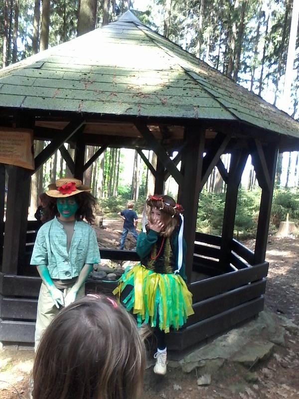  Symbolickým klíčem k otevření  studánky v uplynulých dnech otočili vodník i s vodnicí, aby turistům opět chutnalo. 