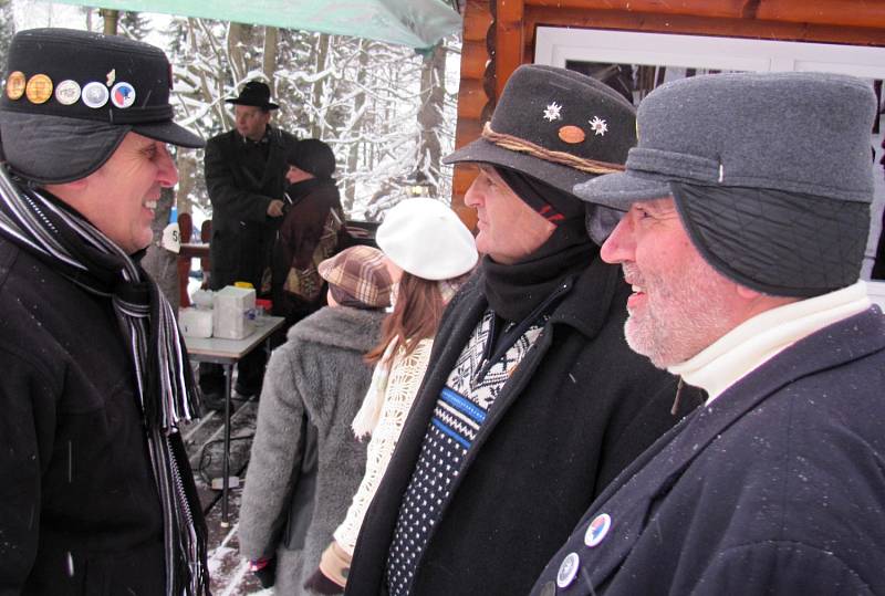 Na sjezdovce u chaty Juráška v Olešnici v Orlických horách se uskutečnil 6. ročník Mistrovství České republiky v historickém lyžování. 