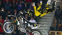 JEDNÍM Z HRDINŮ nového filmu Gravitation je vítěz nejprestižnější soutěže na světě X-Games ve freestyle motocrossu Libor Podmol.