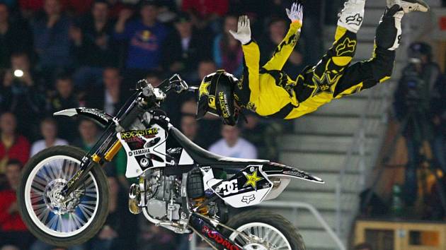 JEDNÍM Z HRDINŮ nového filmu Gravitation je vítěz nejprestižnější soutěže na světě X-Games ve freestyle motocrossu Libor Podmol.
