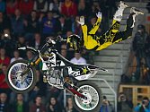JEDNÍM Z HRDINŮ nového filmu Gravitation je vítěz nejprestižnější soutěže na světě X-Games ve freestyle motocrossu Libor Podmol.