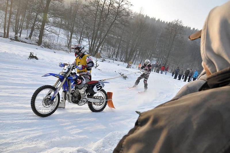 Mezinárodní mistrovství České republiky v motoskijöringu.