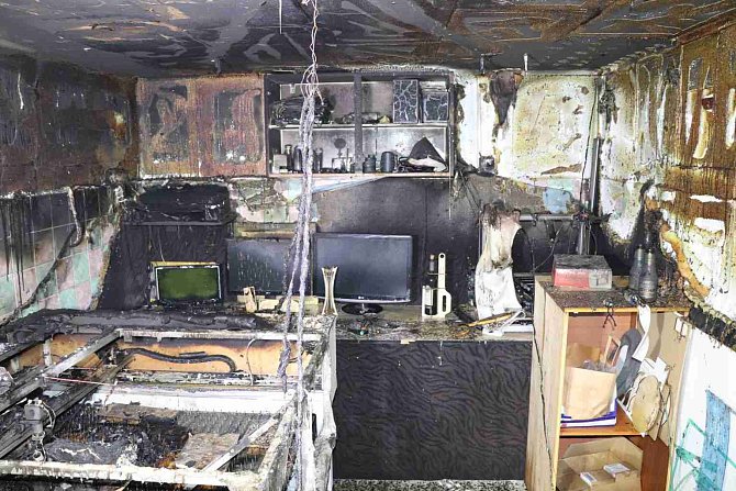 Hořela garáž rodinného domu, škoda je asi 800 tisíc korun.