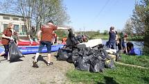 Dobrovolníci i letos zbavovali Orlici civilizačního odpadu. Skóre: 70 kilometrů, 4,2 tuny odpadu.