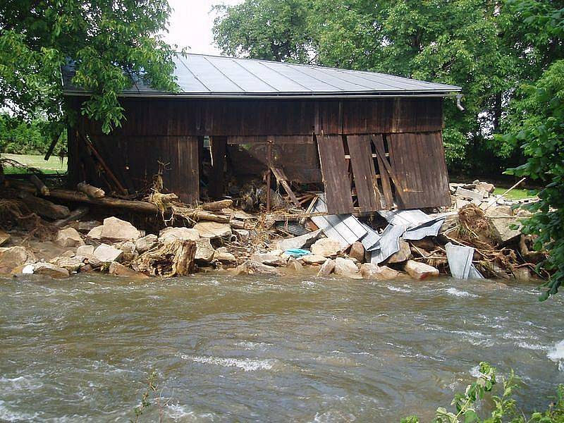 Sbory dobrovolných hasičů Roveň-Rychnov n. K. a Olešnice v O.H.  poskytly společnou pomoc  v oblasti Jesenicka, a to v obci Velká Kraš. 