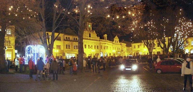Zahájení adventu na Starém náměstí v Rychnově nad Kněžnou