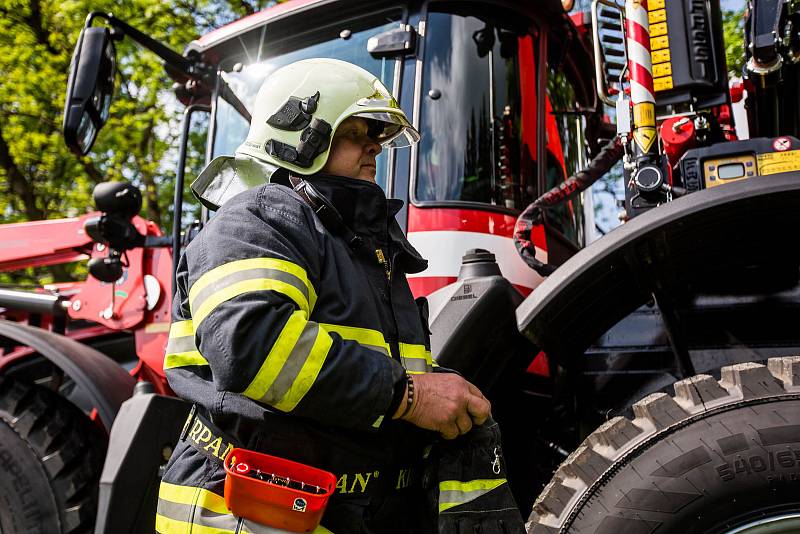 Unikátní traktor hasičů z Orlického Záhoří.