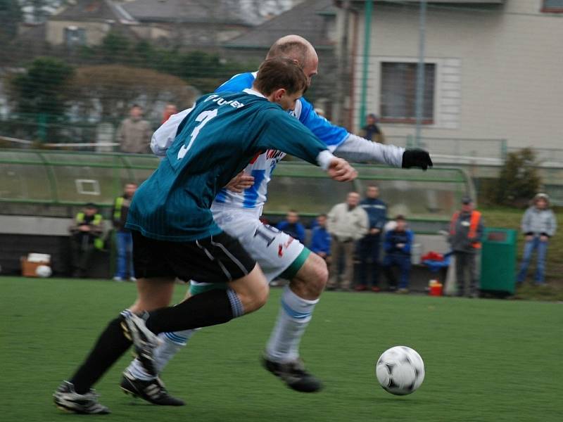 Utkání krajského přeboru Spartak Rychnov - Slovan Broumov skončilo nerozhodně 2:2.