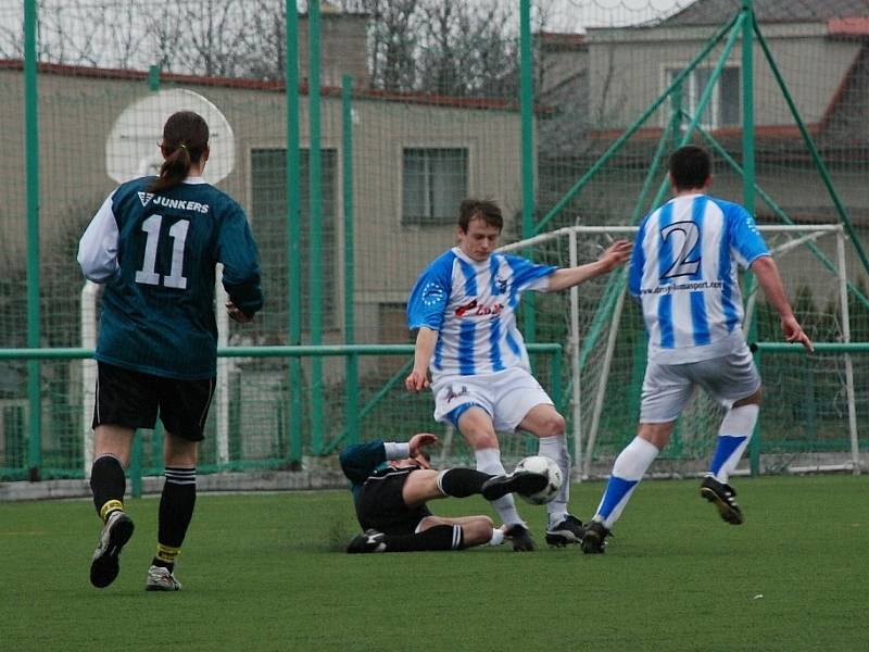 Utkání krajského přeboru Spartak Rychnov - Slovan Broumov skončilo nerozhodně 2:2.