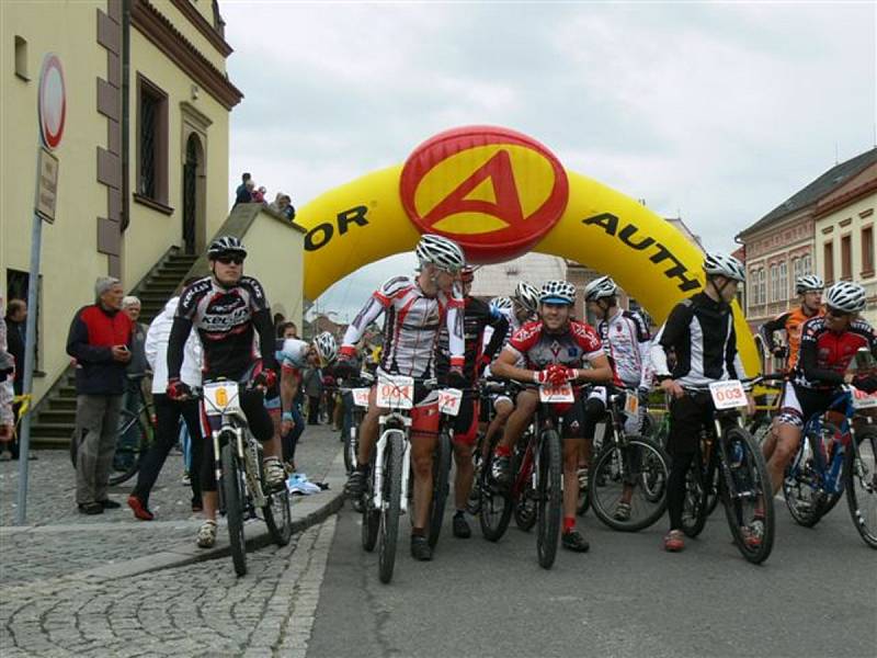 Finálového závodu ulicemi města Dobrušky se zúčastnilo osmdesát bikerů.