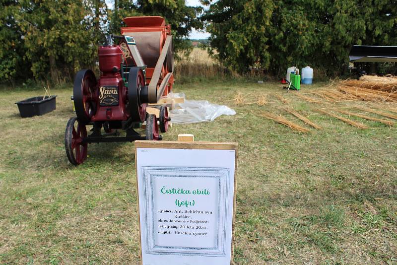 Ze Skršické brázdy, která připomíná, jak obhospodařovali svou půdu naši dědové.