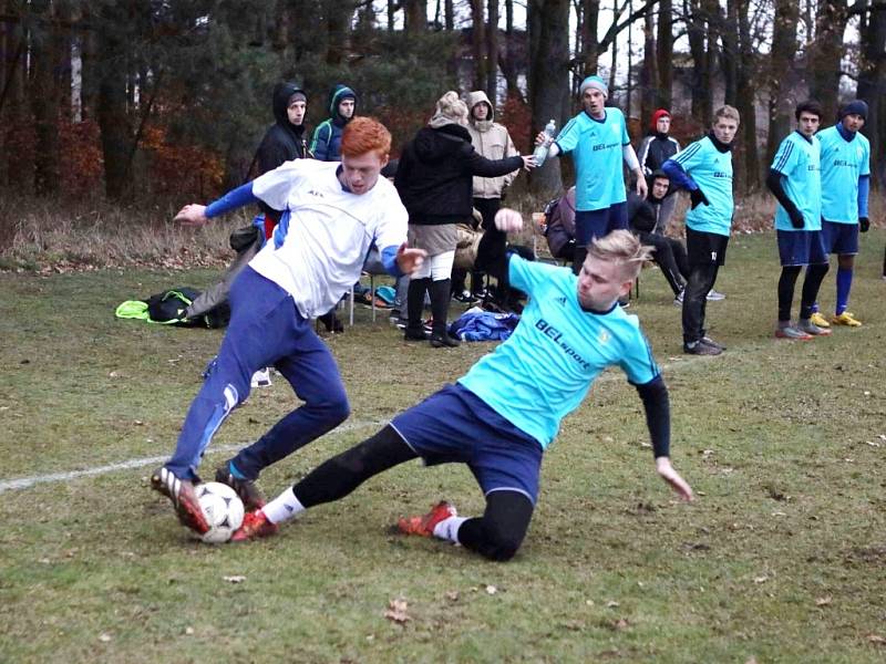 Finálový duel nabídl kvalitní hru s řadou pěkných akcí a tvrdých soubojů.