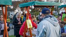 Z adventního jarmarku a rozsvícení vánočního stromku v Albrechticích nad Orlicí.