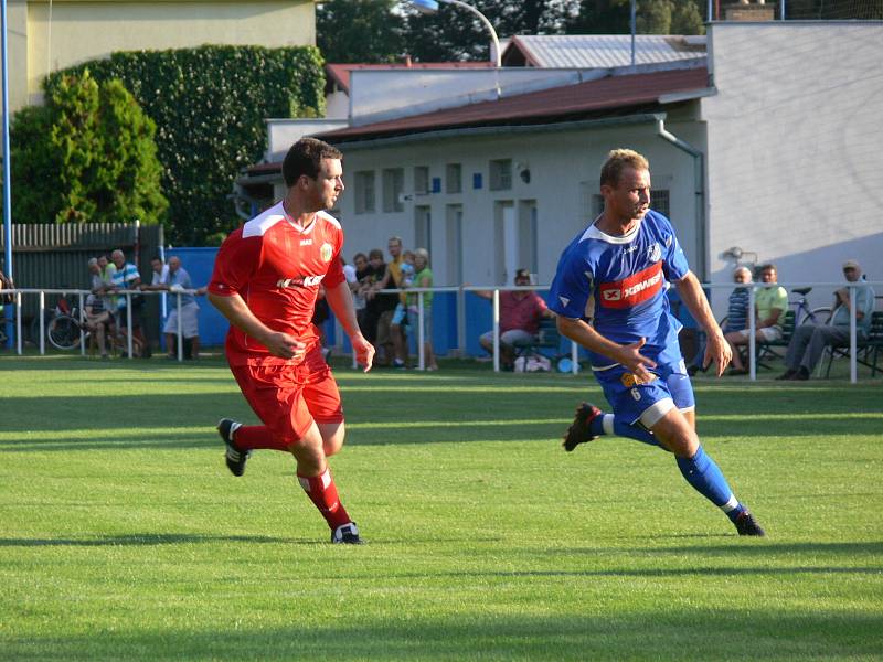 Přestože fotbalisté Týniště nad Orlicí v souboji s nováčkem z Úpice v Olšině prohrávali od 13. minuty brankou zkušeného Karla Havlíčka, po přestávce výrazně přidali a nakonec se po zásluze radovali z výhry 3:1. 