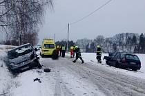 Dopravní nehoda osobního automobilu a dodávky u obce Tutleky.